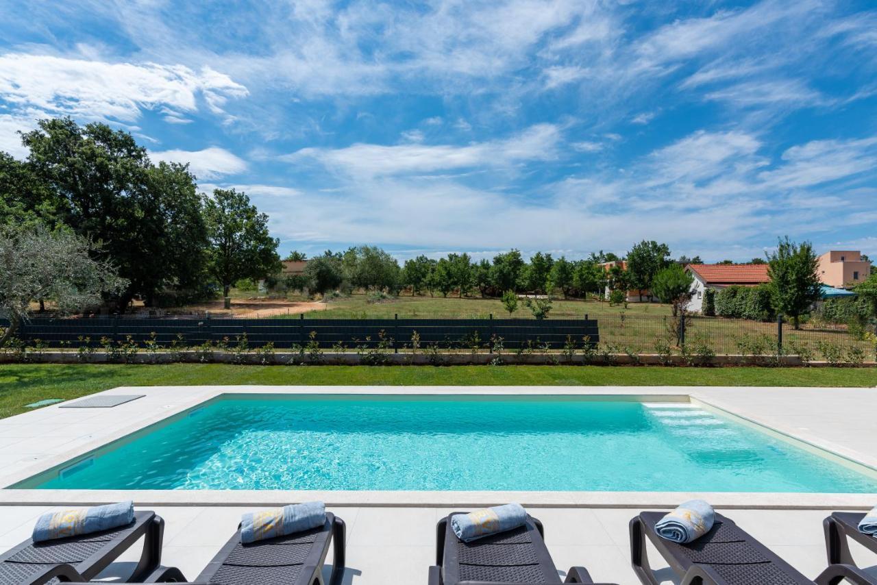 Villa Dafna โปเรช ภายนอก รูปภาพ