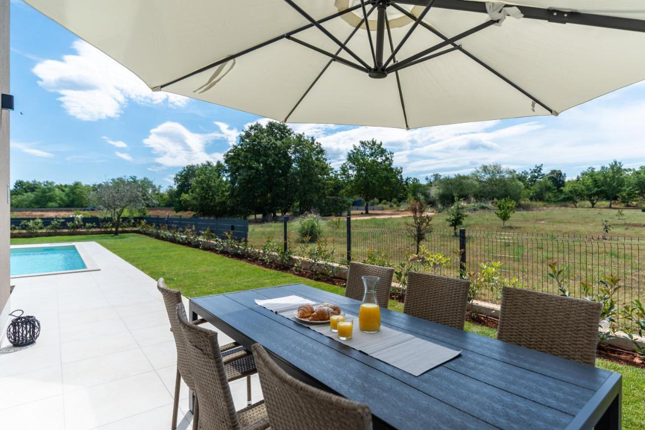 Villa Dafna โปเรช ภายนอก รูปภาพ